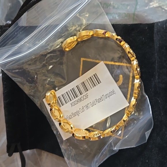 NIP Smiley Cuff Bracelet - Picture 3 of 5